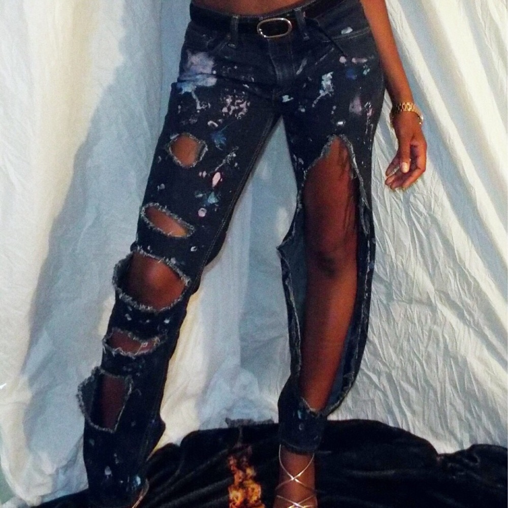 Levi’s : “ Dangerous Woman “ Jeans. *